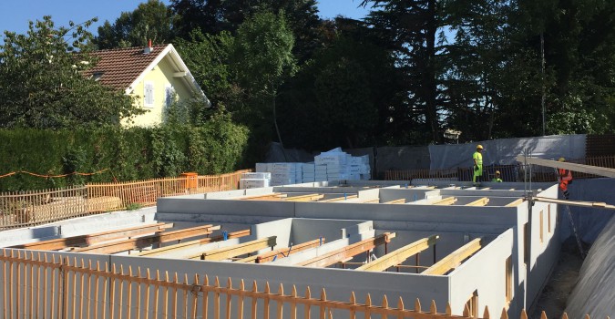 Cointrin – 6 maisons : pose des premières prédalles